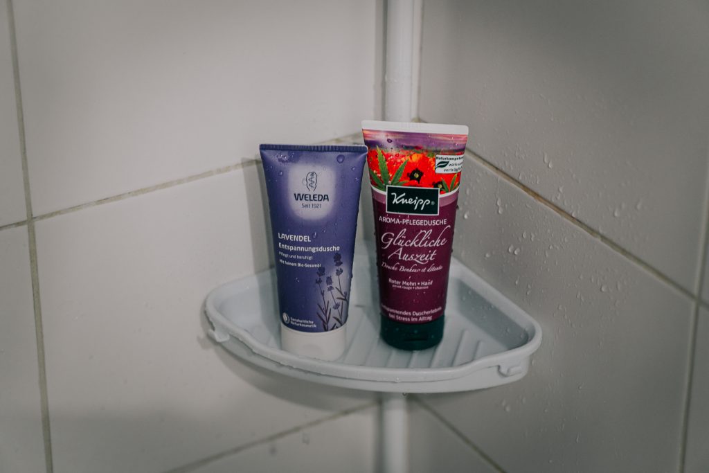 Sprchovací gél Kneipp a sprchovacia emulzia Weleda