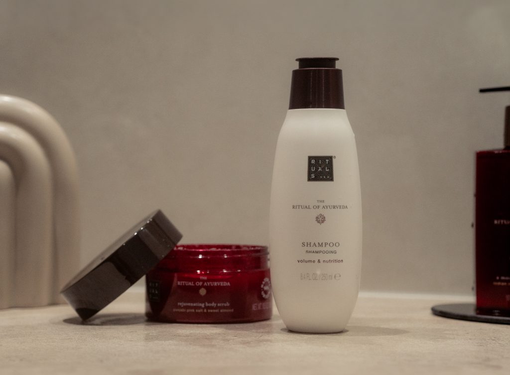 Rituals - telový peeling & šampón na objem vlasov